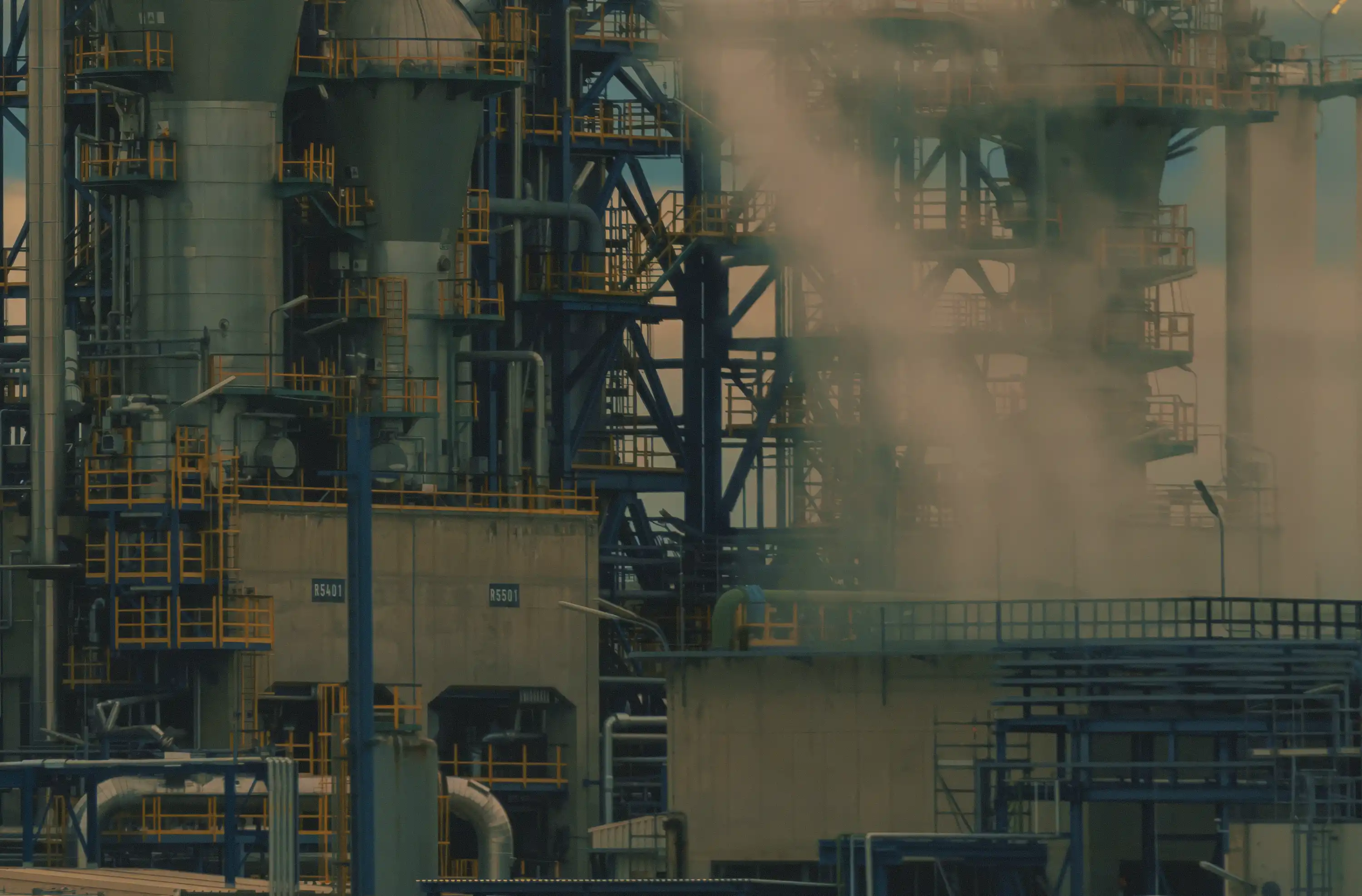 Refinery structure with pipework and gantries